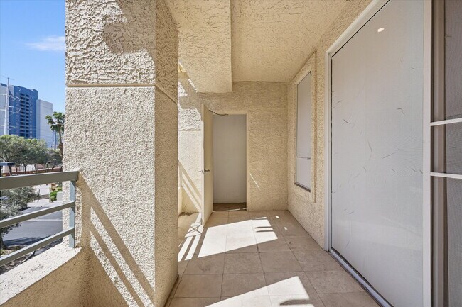 Building Photo - Luxury 1-Bedroom Rental in Guard-Gated Meridian – Walk to the Strip!