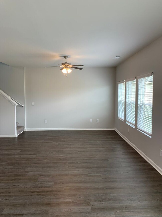 Building Photo - Stylish 3 Bed, 2.5 Bath Home in Desirable Tucker Farms