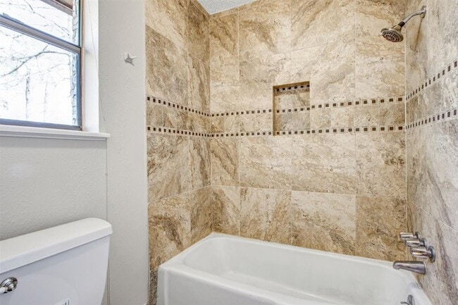 Building Photo - 505 Foxmeadow Ln