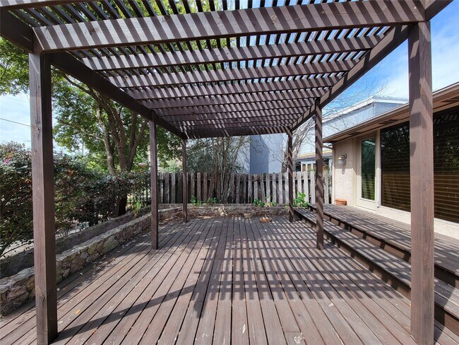 Building Photo - 4717 Country Club View