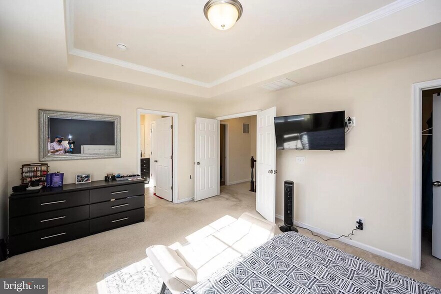 Building Photo - 25239 Laureldale Ter