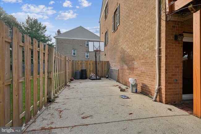 Building Photo - 7213 Swansong Wy
