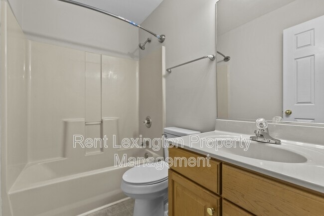 Building Photo - 3175 Kirklevington Dr