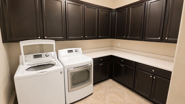 Building Photo - 2519 Vaccaro Dr