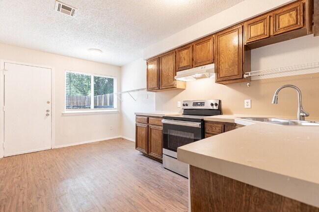 Building Photo - 323 W William Cannon Dr