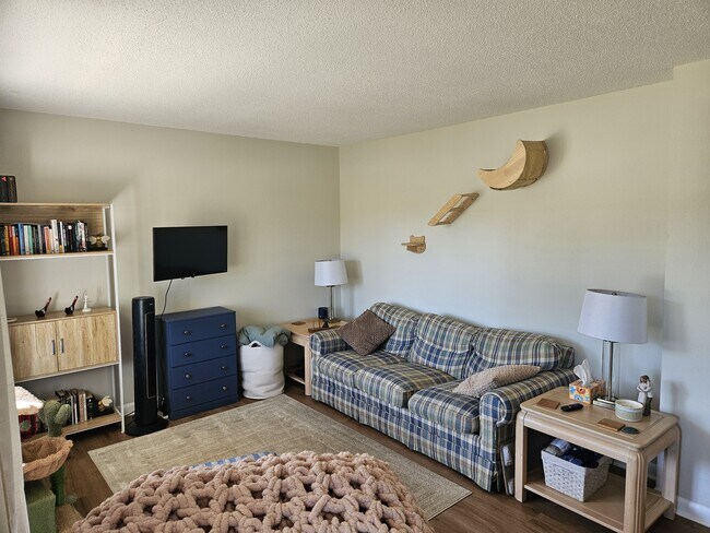 Building Photo - 6659 Julliard Dr