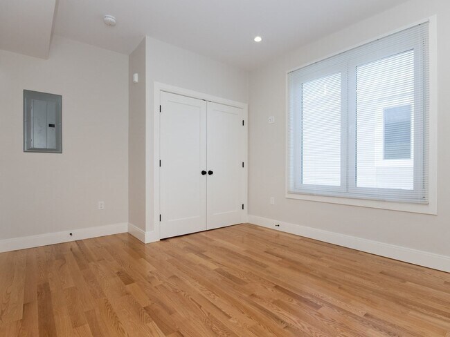 Building Photo - 6 Tovar St