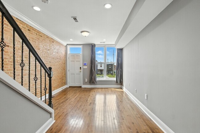 Building Photo - 2220 Henneman Ave