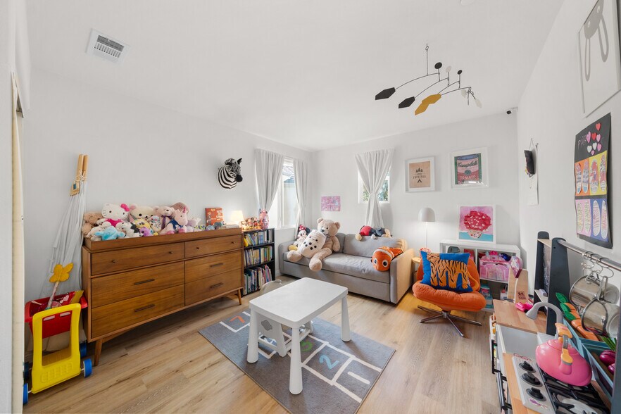 Building Photo - 15026 Olive Ln