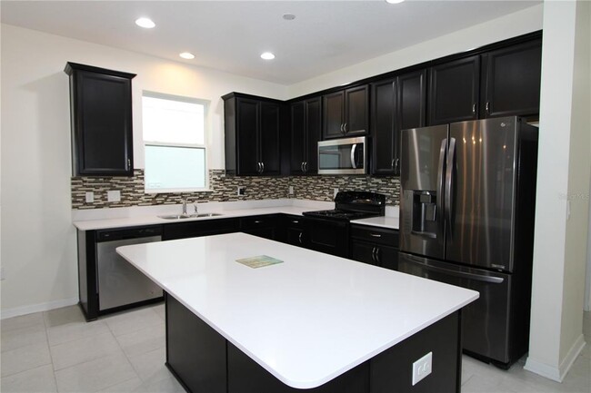Building Photo - 2380 Sanderling St