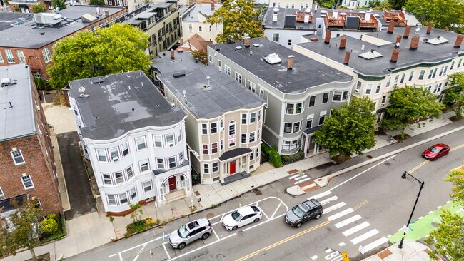 Building Photo - 1433 Cambridge St