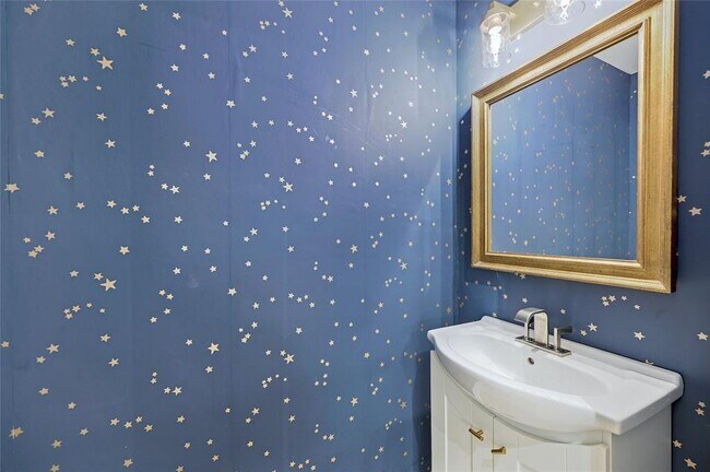 Building Photo - 5330 Balcones Dr