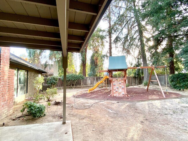 Building Photo - $2,450 Audubon & Friant 3 bed, N Bond, Fresno