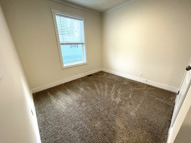 Building Photo - 30 Bellwood Dr