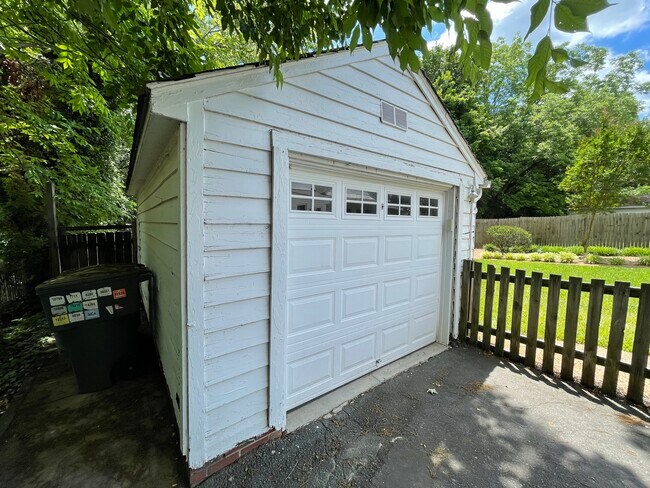 Building Photo - 845 Watson Ave