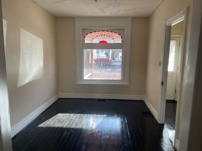 Building Photo - 609 N Ninth St