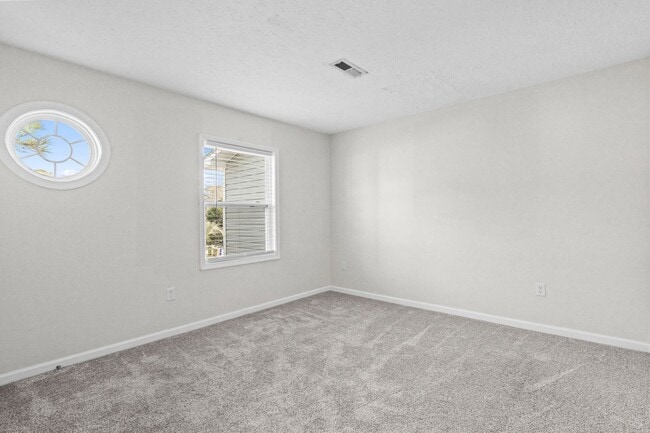 Building Photo - Reduced Rent for Any Lease Signed in Feb!! 8 Blocks to the Beach!!