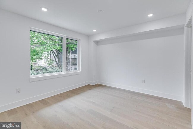 Building Photo - 705 S 19th St