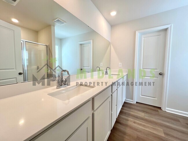 Building Photo - 142 Parkwood Ct