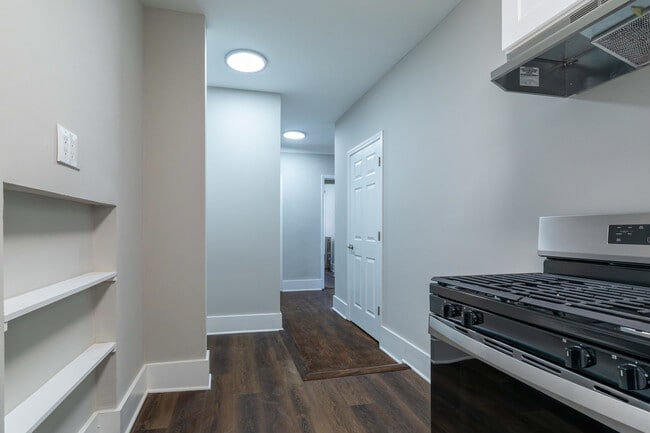 Building Photo - 7418 N Damen Ave