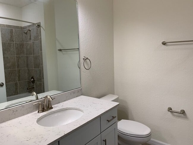 Building Photo - JUST LISTED! -3/2 COACH HOME  - COUNTRY CLUB EAST  - NICE!!