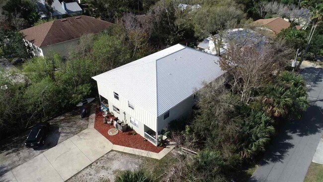 Building Photo - 203 E St-