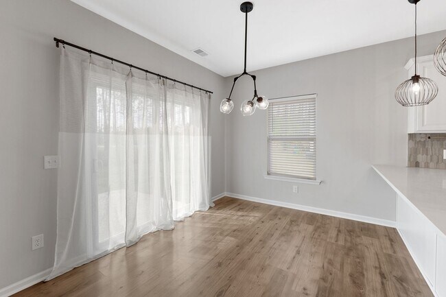 Building Photo - Easy Living in North Creek Village!