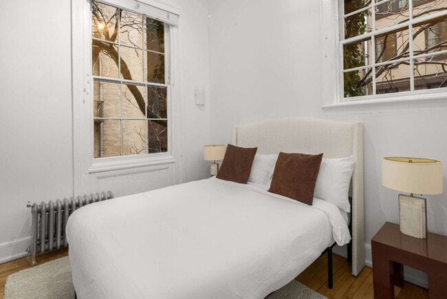 Building Photo - 3 E 9th St