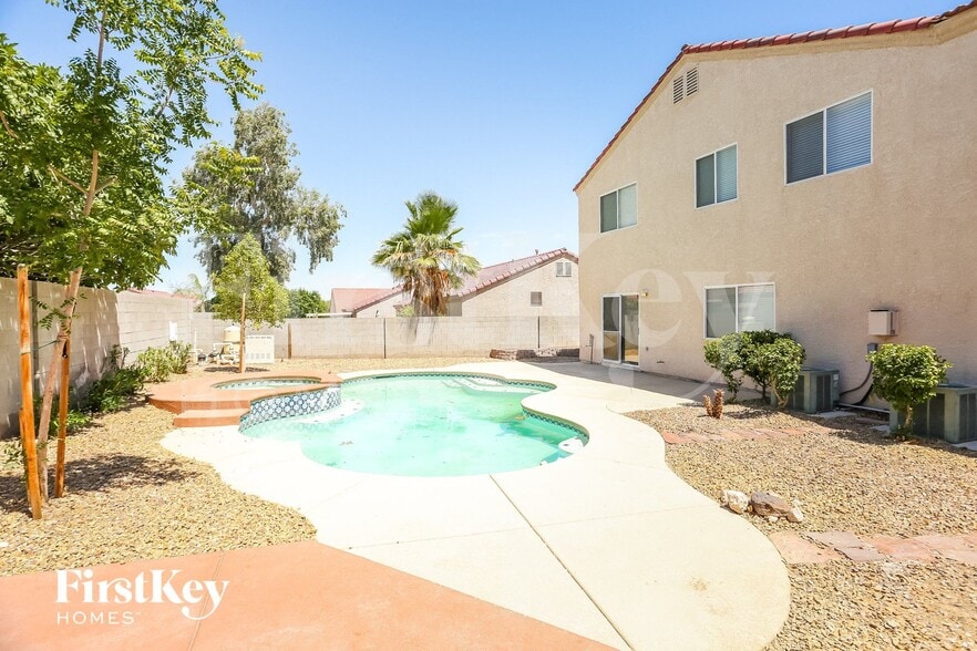 Building Photo - 718 Azure Banks Ave