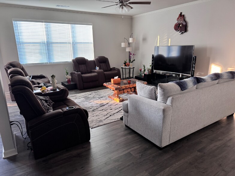 Building Photo - 1919 Aquinas Ct