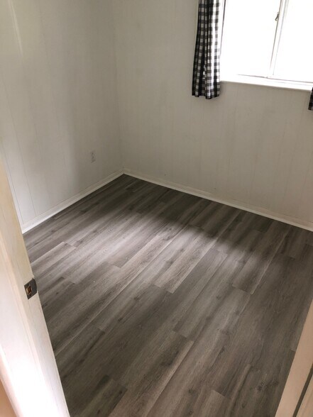 Building Photo - 301 Pepper Mill Ct