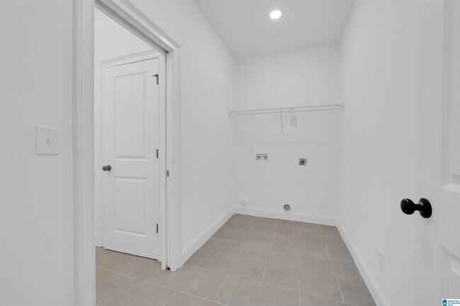 Building Photo - 4228 Oakview Ln