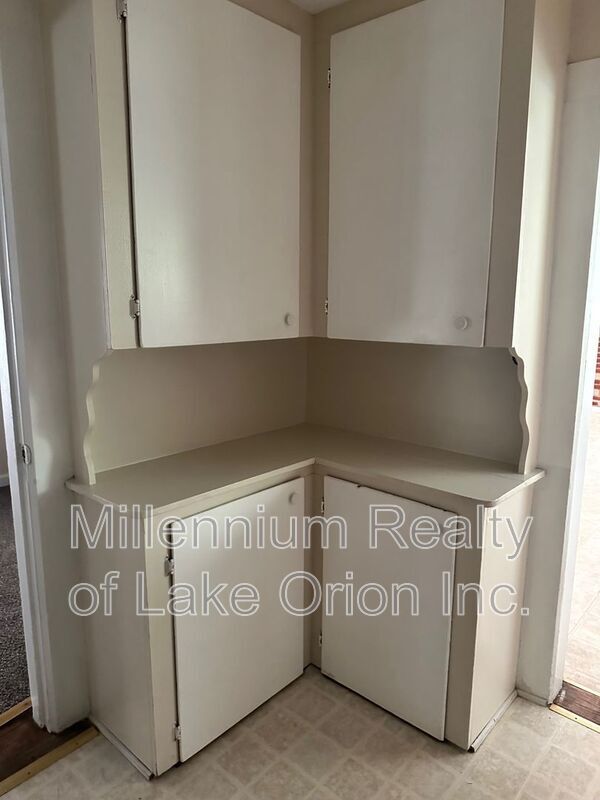 Building Photo - 709 W Dryden Rd