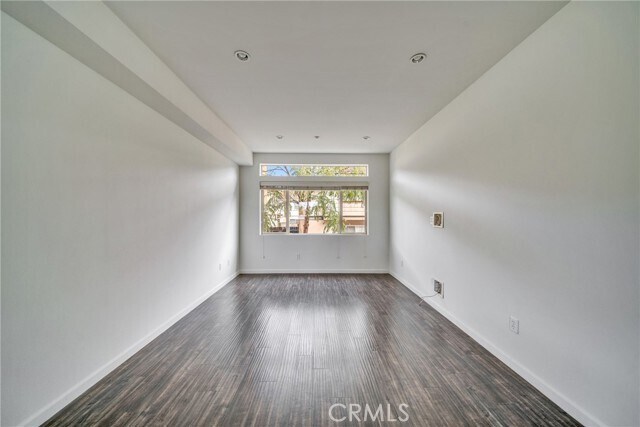 Building Photo - 825 W Duarte Rd