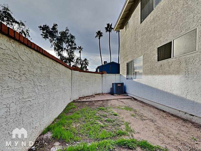 Building Photo - 413 W Renee Dr