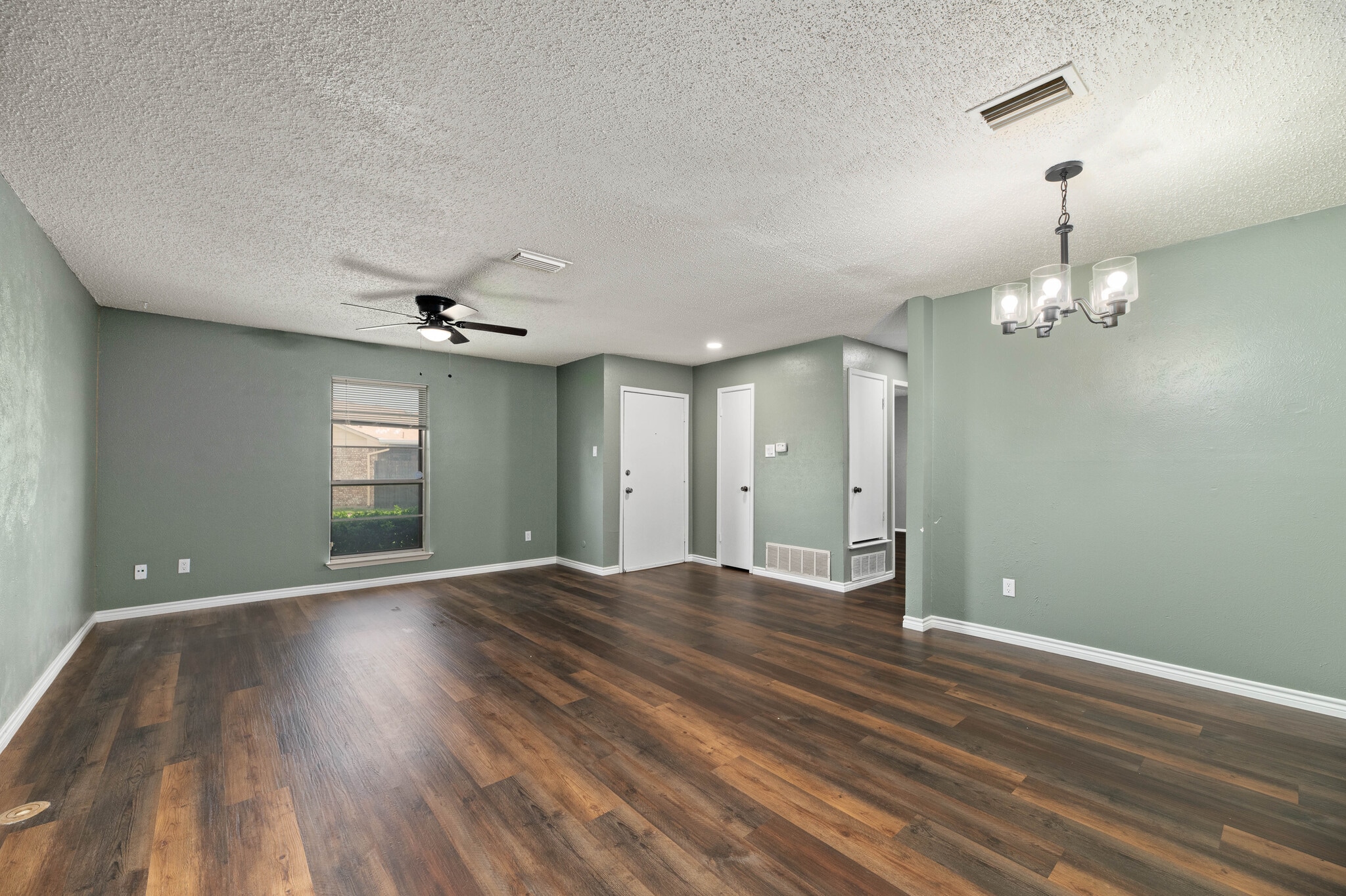 Building Photo - 9 E Mountain Creek Ct