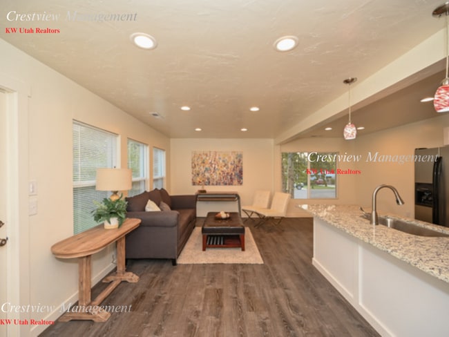 Building Photo - Martin Triplex