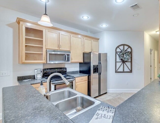 Building Photo - Spacious Ranch in the center of Richmond Hill