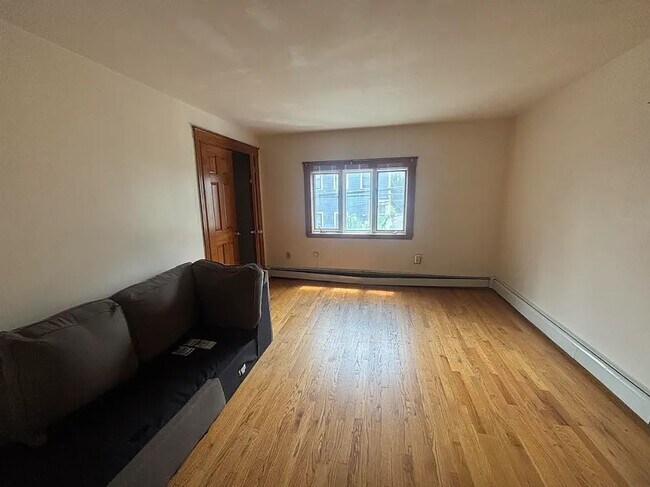 Building Photo - 3bed with in unit laundry in Cambridge