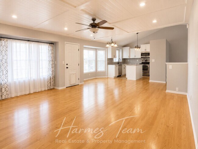 Building Photo - 4 Bed 4 Bath Home in School District 11