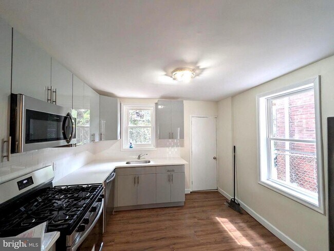 Building Photo - 5609 Walton Ave