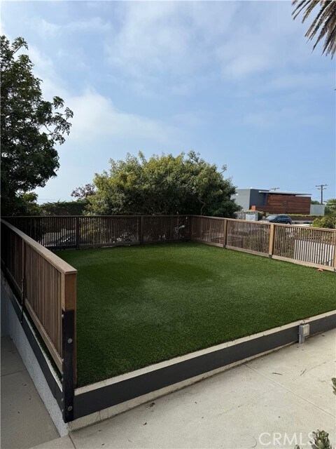 Building Photo - 7512 Rindge Ave