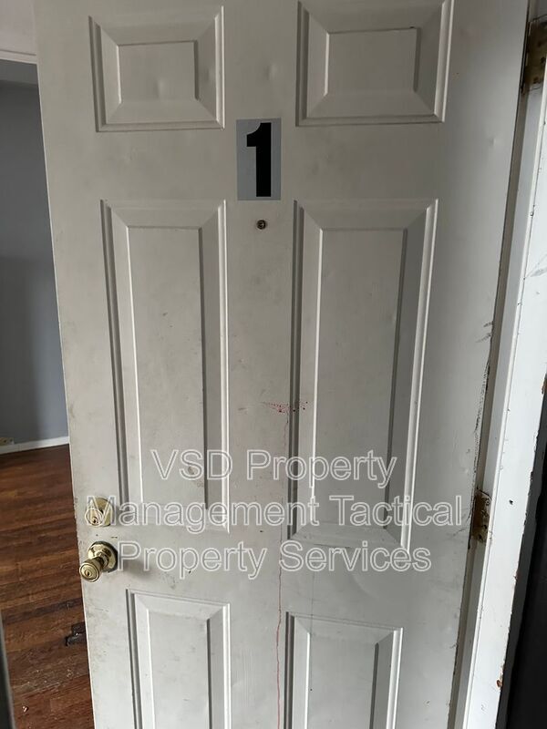 Building Photo - 3289 E 143rd St