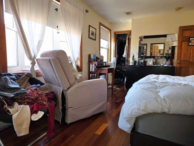 Building Photo - 70 Beaconwood Rd