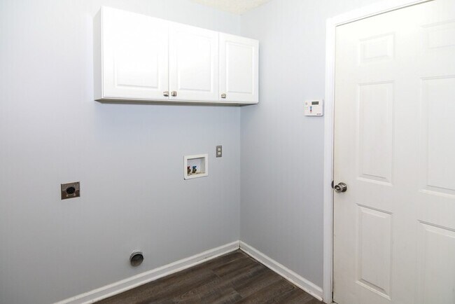 Building Photo - Fabulous Ranch In Highly Desirable Crossfield!