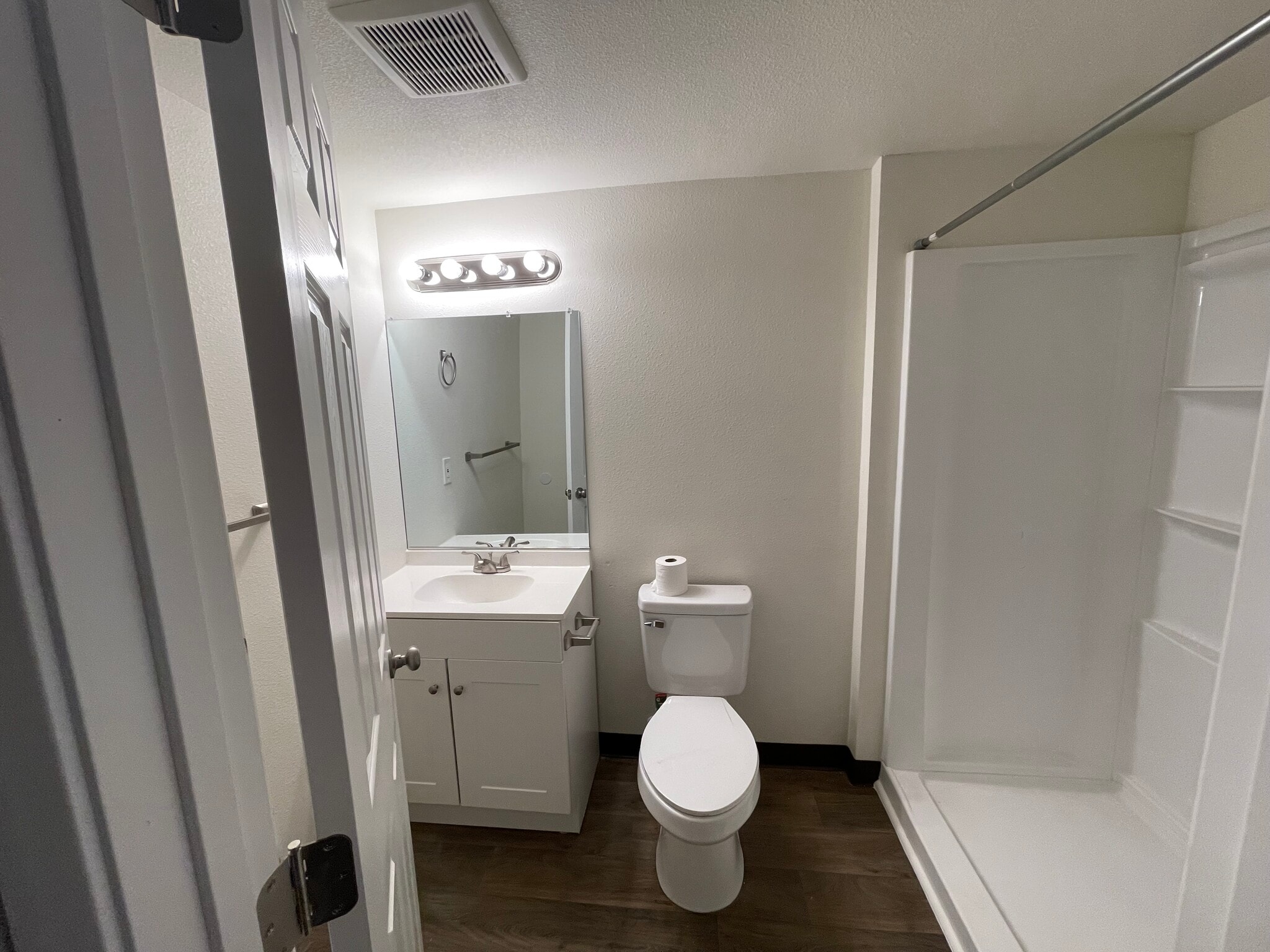 Building Photo - 1805 NE Hillaire Ct