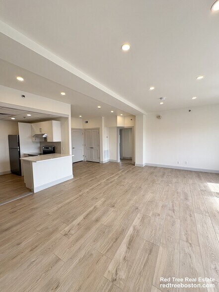 Building Photo - 475 Commonwealth Ave