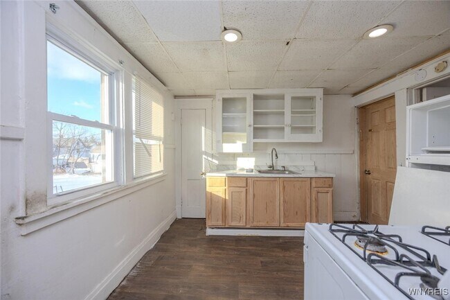 Building Photo - 2146 Genesee St