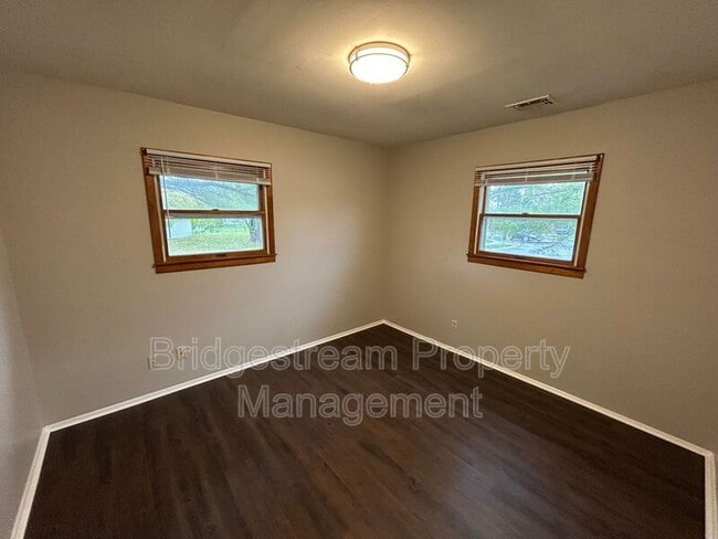 Building Photo - 1205 S Maple Ave