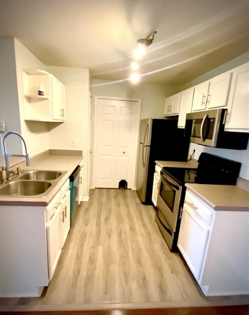 New Kitchen - 8813 Latrec Ave